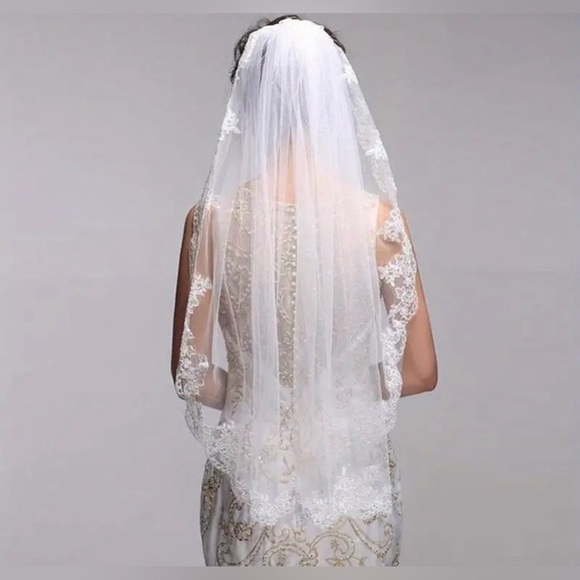 Lace Embroidered and Gems Edge Bridal Wedding Veil White With Comb NWT - Picture 1 of 7
